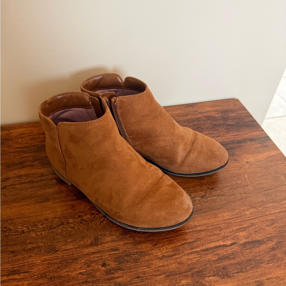 Cat & Jack Kids Tan Suede Ankle Boots size 1 girls